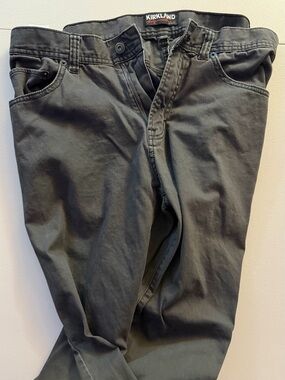 Kirkland Signature Men's Slim Straight Jeans in Charcoal